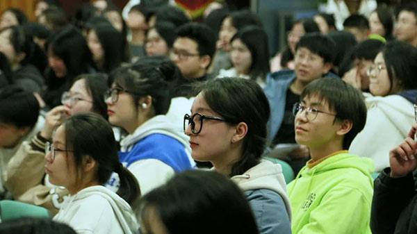 艺术类院校和综合类大学应该如何选择呢？