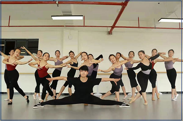 昆明艺中人艺术学校怎么学好舞蹈？