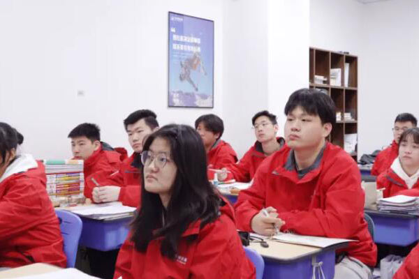 重庆艺考文化课培训机构哪家好一点?这三家还不错