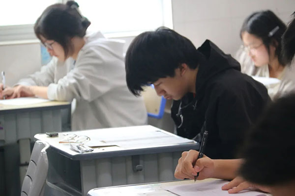 长春艺术生高考文化课培训班在哪里啊？正规学校位置信息