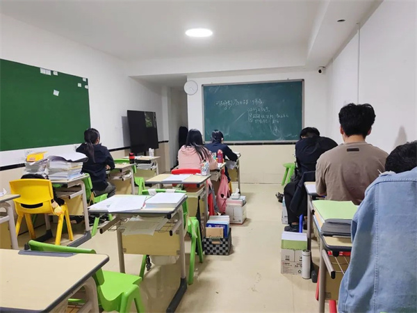 唐山学大教育高考复读班