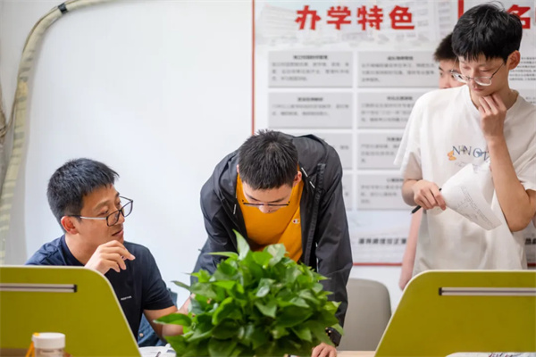 南宁高三集训文化课哪家强？这些机构师资强