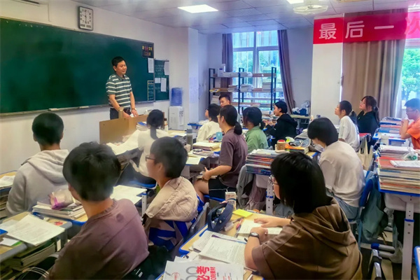 换教材了高三还能复读吗？对复读生的影响