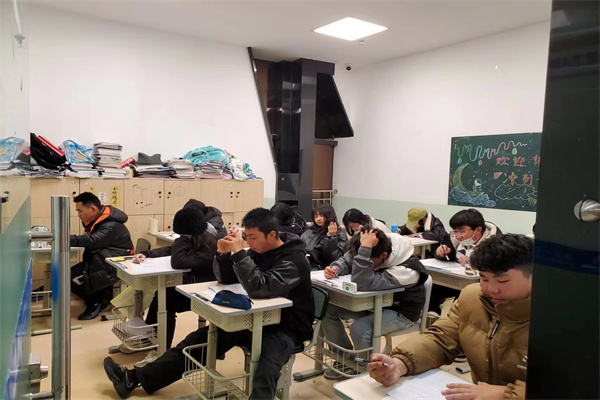 高二留级好还是高三复读好？两种观点分别分析