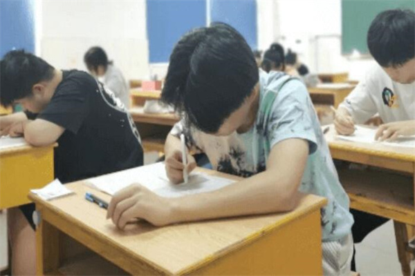 复读生可以考军校吗？可报考的军校有哪些