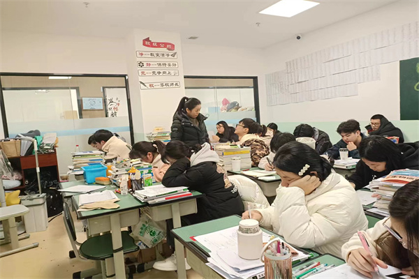 2025年上海高复班哪个学校好？这8所学校上榜