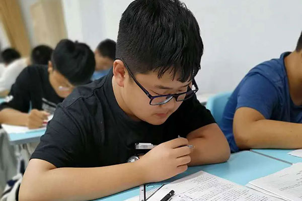 成都高考复读培训机构排名靠前的有哪些？介绍这几家