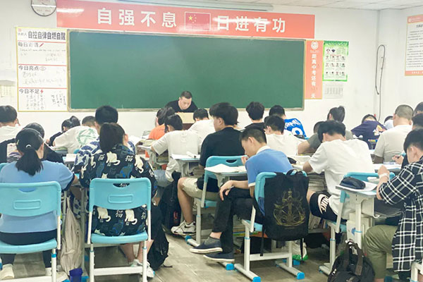 成都高考复读学校哪里专业？精选3家机构