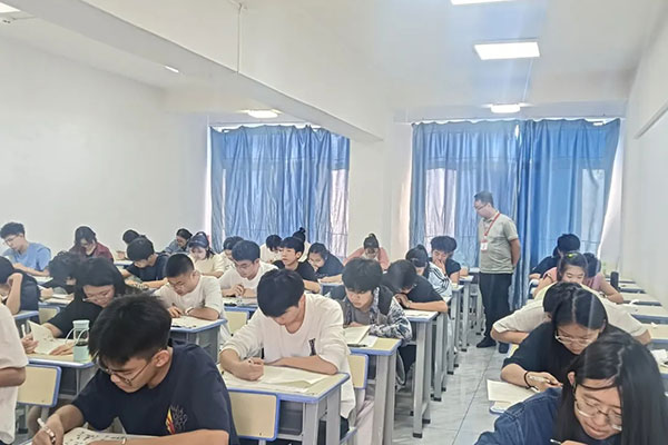 成都艺考生文化课培训学校有哪些？性价比前三学校