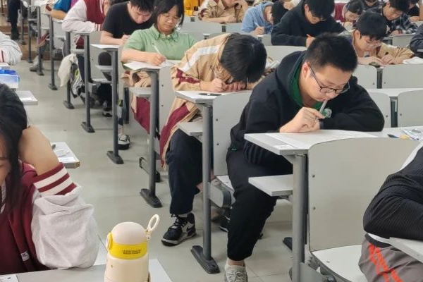 武汉高考复读哪里好一点？这3个学校都不错