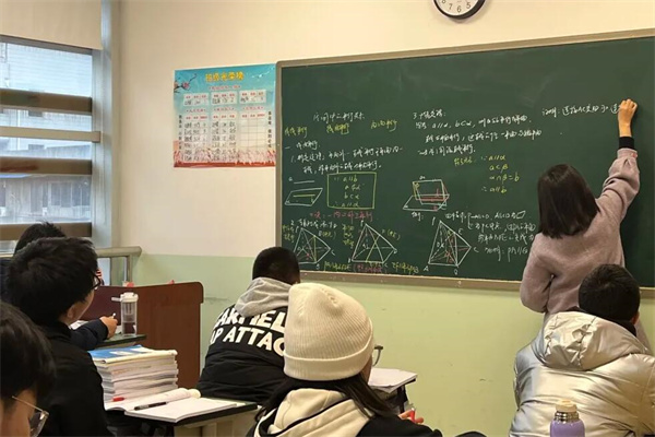 深圳高考复读学校哪个好些？参考师资优学校