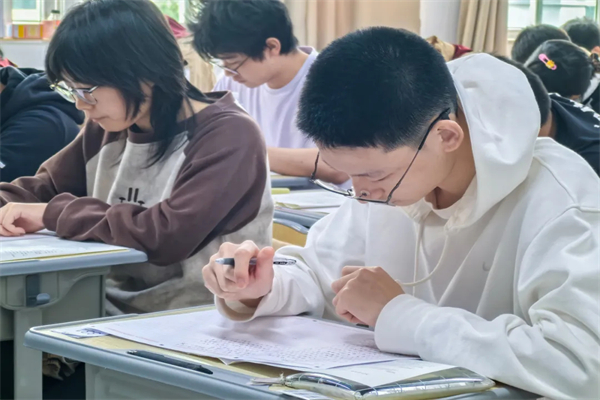 重庆昂扬高三复读学校