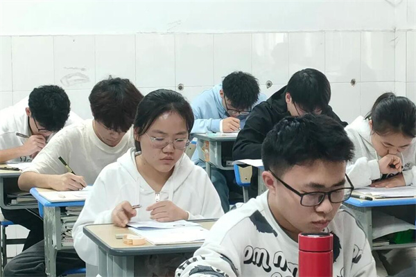 深圳高考复读选择哪个学校好？推荐提分效率高学校