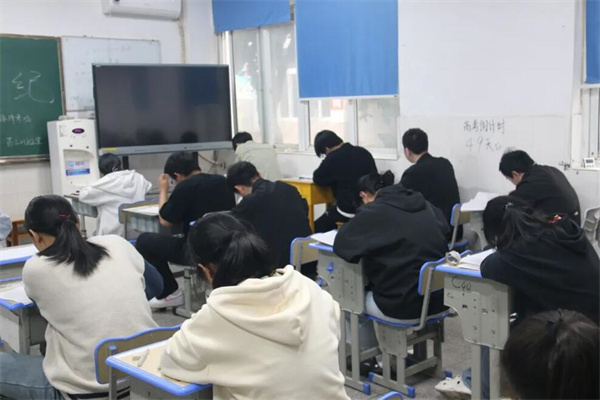 杭州高复班哪个学校好？盘点科学管理学校