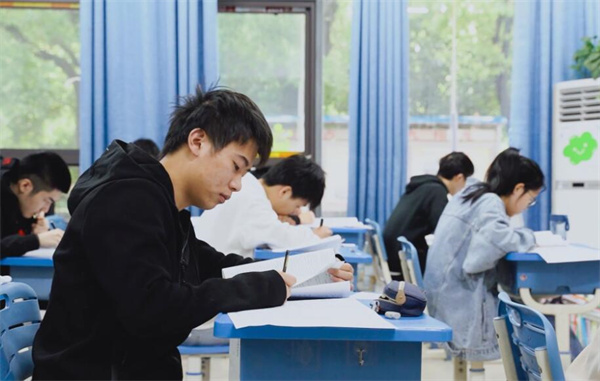 广州有哪些高复学校可以上？推荐精品教学学校