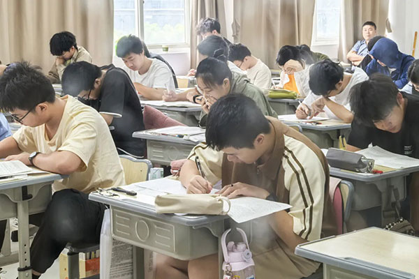 昆明高三复读学校排名，排名揭秘