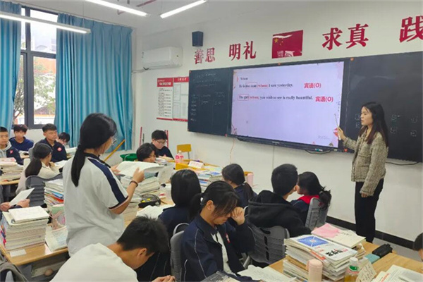 重庆高三复读在哪个学校上学呢？师资优秀学校