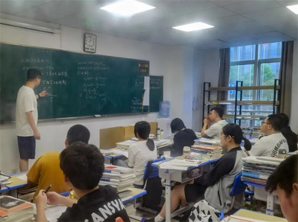 重庆高考复读哪个学校比较好考一点？推荐课程全面学校