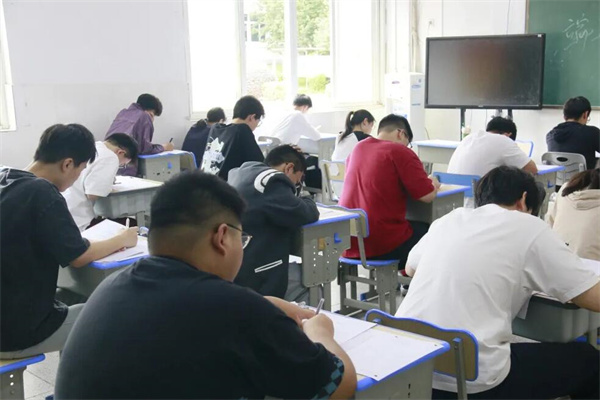 武汉正规高三复读学校有哪些学校？推荐全封闭学校