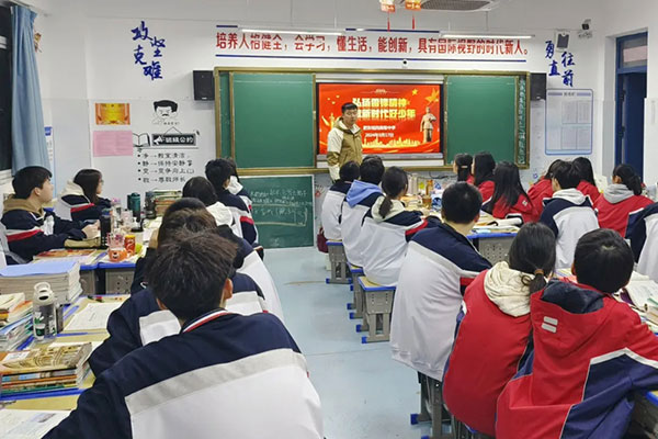 武汉高复班有哪些学校？军事化管理学校推荐