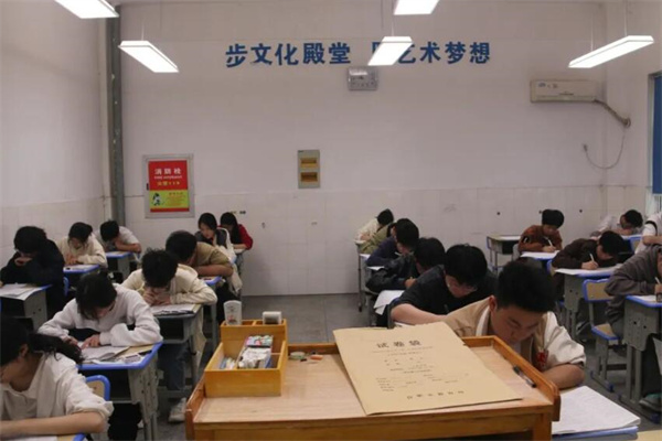 上海高考好的高复班在哪个学校？好师资学校介绍