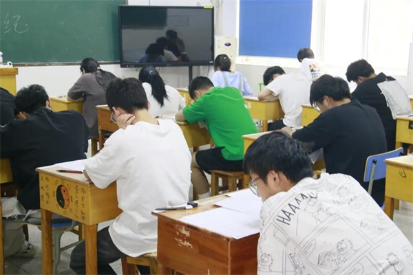 深圳辅导高三复读学校有哪些？推荐专业授课学校