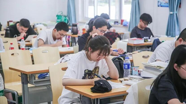郑州高中复读学校哪家好一点？满足不同学生的需求