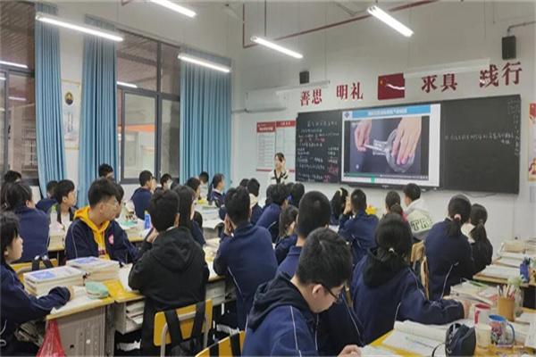 郑州招收高三复读生的学校有哪些？辅导精细学校