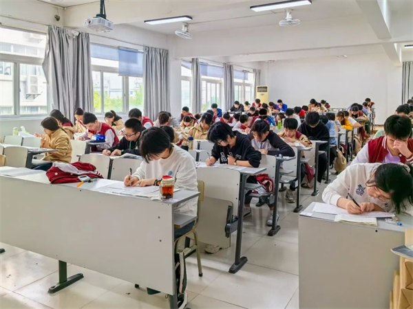 昆明好的高三复读学校推荐？全方位辅导学校