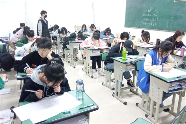 广州高考复读全日制辅导班哪家好一点呢?专业的备考指导学校推荐