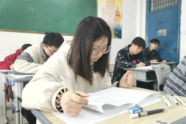 广州高三复读可以去哪些学校?盘点分层教学学校