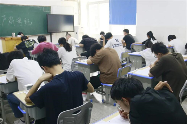 大连高考复读机构有哪些地方可以报名？优选人性化管理学校