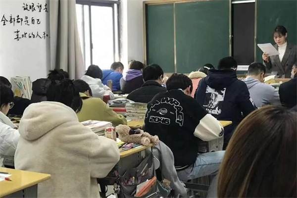 南宁高三复读培训班有哪些机构？互动性强学校