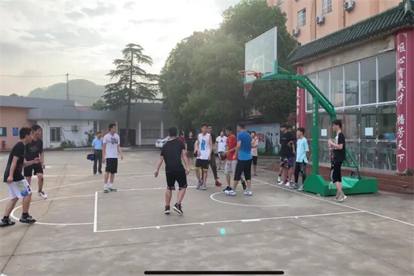 杭州高复班学校哪里好推荐？注重自主学习学校