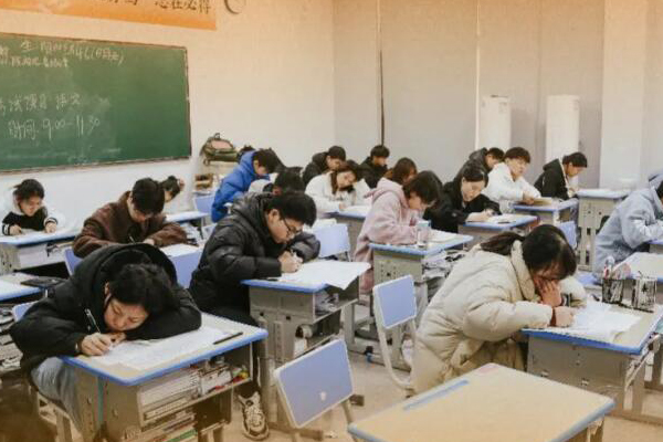 上海高考复读班培训机构哪家好点？精选考点精讲学校