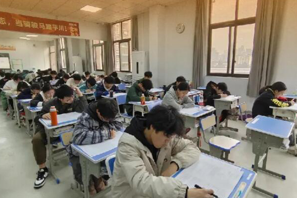 昆明高复学校有几家？专攻必考点学校