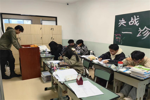 上海高考复读学校哪个好？封闭式学校推荐