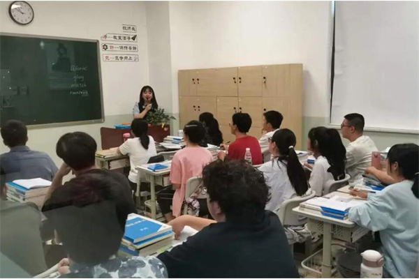 成都高考复读机构哪里好？这3家小班化教学