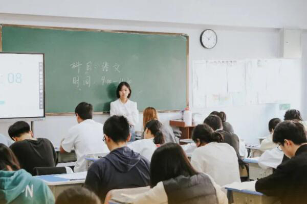 南京高考冲刺辅导哪家好一点？家长信赖学校推荐