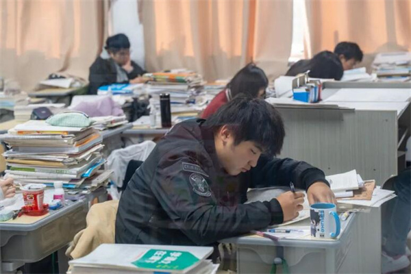 贵阳有哪些高中学校招复读生的学校？高效教学学校名单