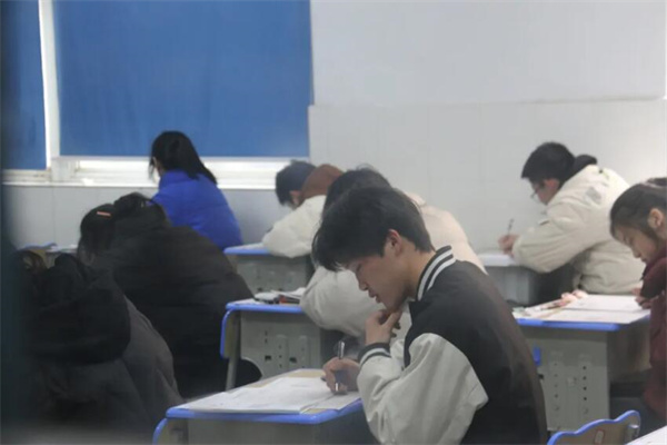 济南全日制高考复读班有哪些学校？学生选出这些学校