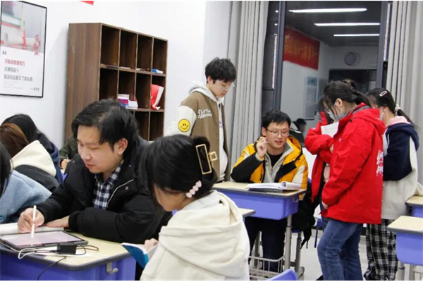 郑州高考冲刺班哪个学校好？这3家辅导成效好