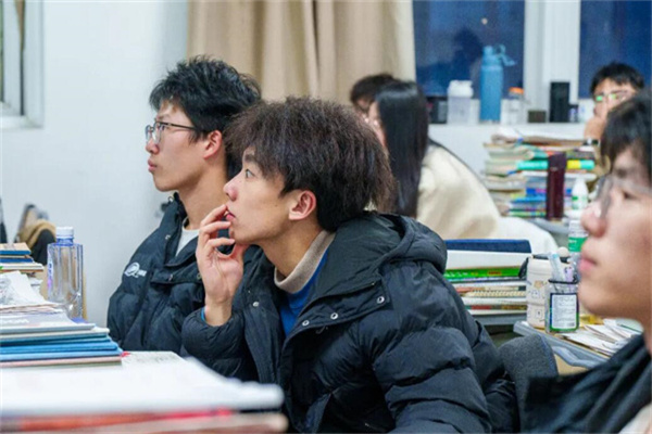 长沙高三复读学校哪里好一点呢？推荐强化知识点学校