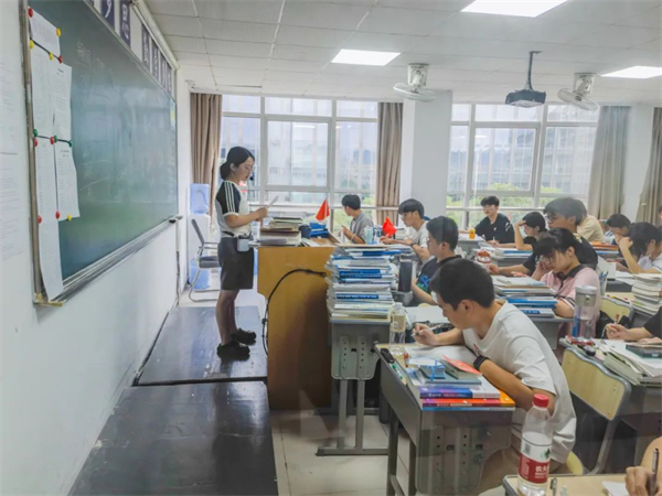 南宁封闭式高考冲刺班哪家好？实力机构排名榜