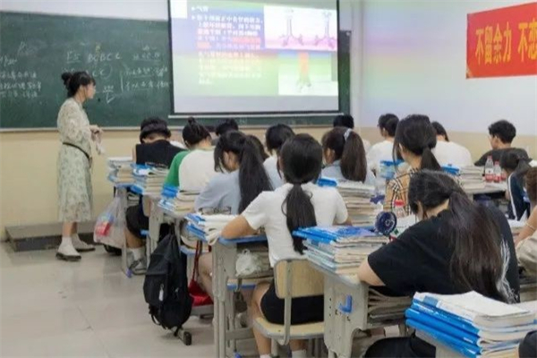 重庆高三复读在哪个学校好一点？提前了解这7家