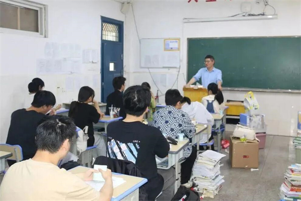 武汉高复班有哪些学校可以报名?管理严谨学校一览