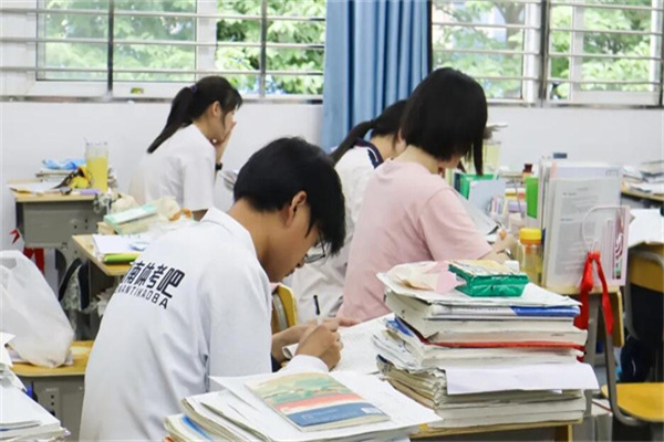郑州市高三复读学校哪个好一点呢？家长评价不错的3家学校