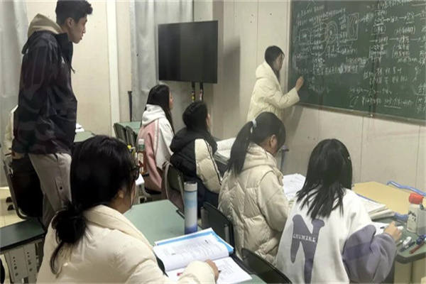 上海高考复读班有什么学校可选？全方位管理学校