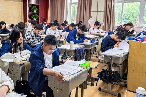 重庆高考复读培训学校在哪里?备受欢迎地方一览