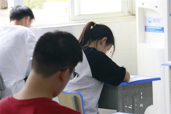 哈尔滨高考复读班排名前三名？上榜学校名单